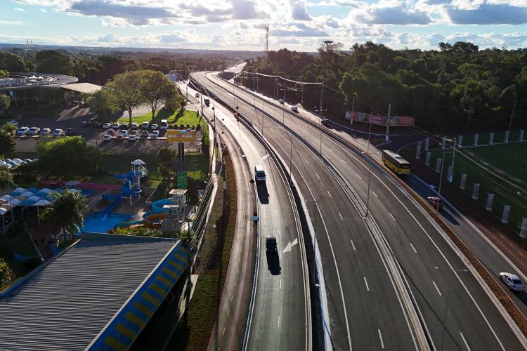 Ratinho Junior entrega 6,8 km da duplicação da Rodovia das Cataratas, em Foz do Iguaçu