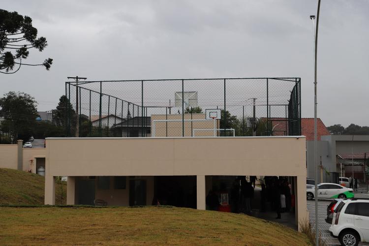 Com recursos do Estado, 208 famílias recebem apartamentos em residencial em Curitiba
