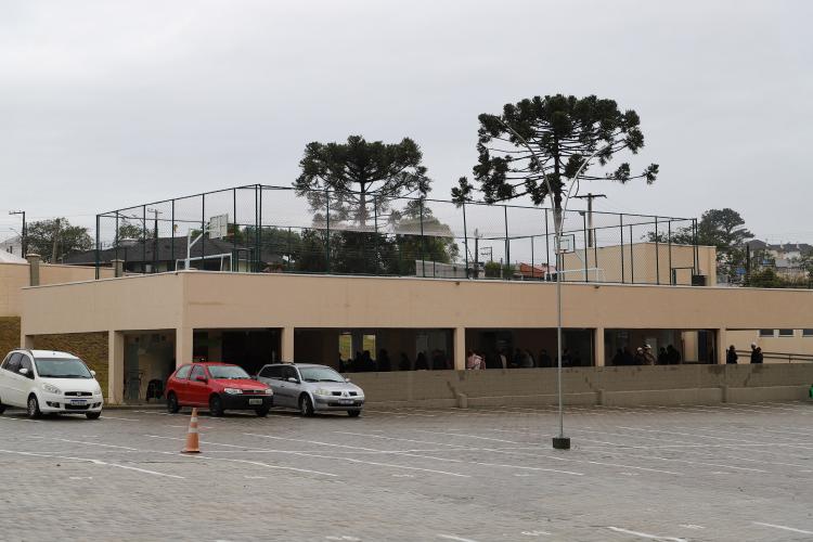 Com recursos do Estado, 208 famílias recebem apartamentos em residencial em Curitiba