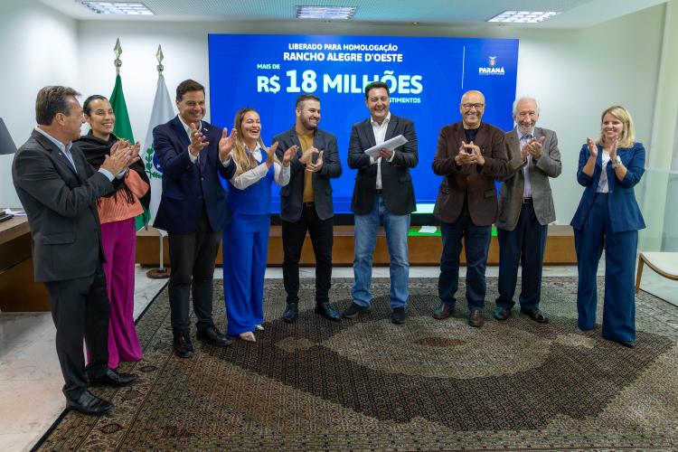 Ratinho Junior confirma R$ 372,5 milhões para 12 municípios de sete regiões