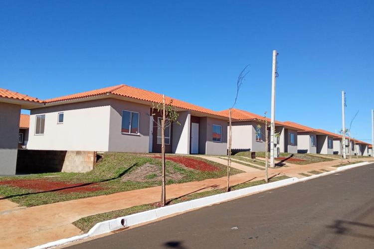 Com subsídios do Estado, 300 casas são entregues a famílias de Ponta Grossa