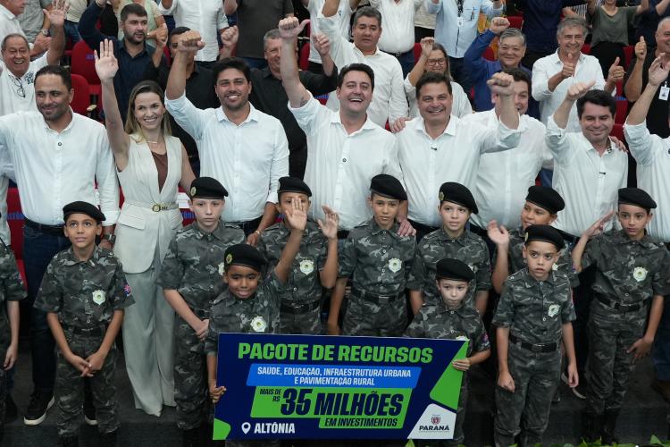 Governador libera R$ 35 milhões para obras urbanas, estradas rurais e maquinários em Altônia
