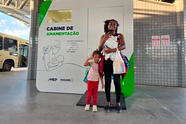 Paraná instala cabine de amamentação em terminal metropolitano e amplia conforto das mães