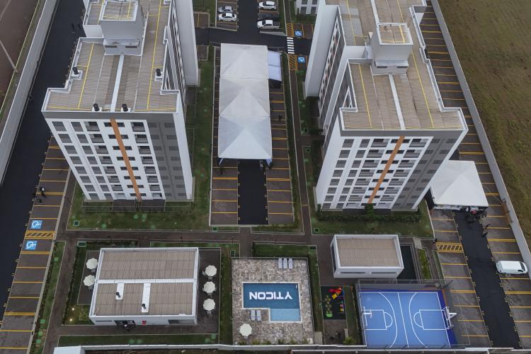 Ratinho Junior inaugura residencial com 320 unidades em Londrina, no Norte do Estado