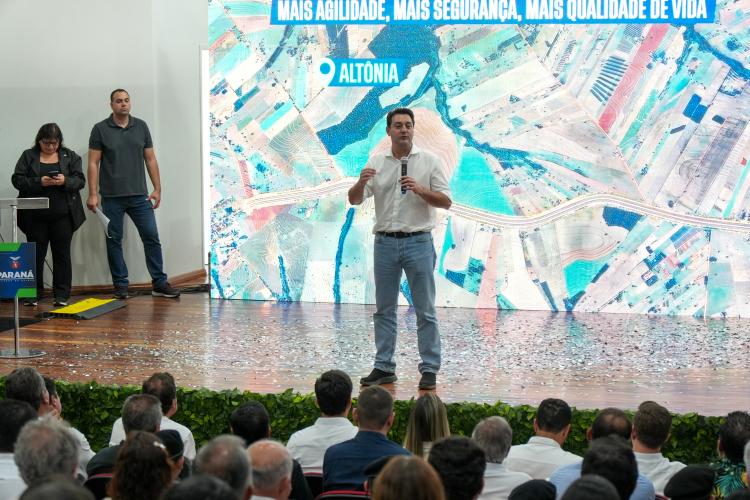 Governador libera R$ 35 milhões para obras urbanas, estradas rurais e maquinários em Altônia