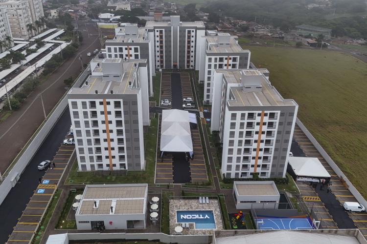Ratinho Junior inaugura residencial com 320 unidades em Londrina, no Norte do Estado
