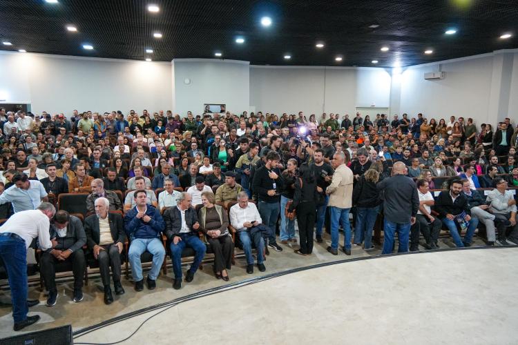 Governador autoriza 964 moradias e R$ 242 milhões em investimentos para Cascavel
