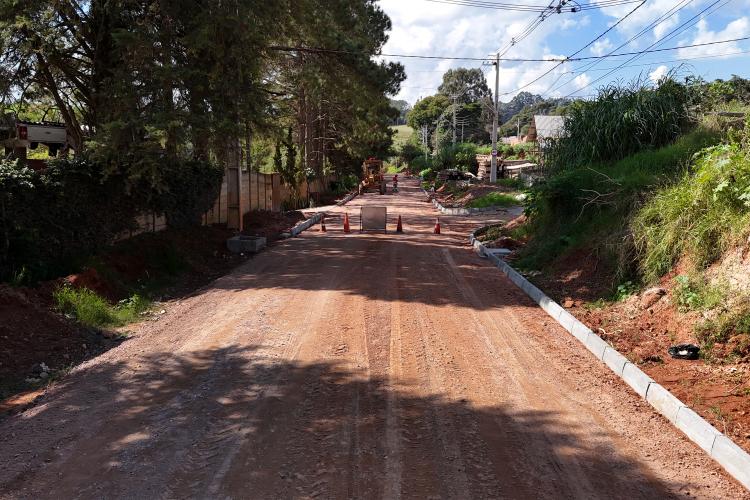 Estado investe R$ 30 milhões e pavimentação da Estrada do Alagados de Ponta Grossa avança em duas etapas