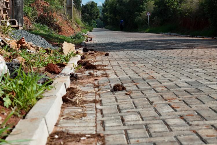 Estado investe R$ 30 milhões e pavimentação da Estrada do Alagados de Ponta Grossa avança em duas etapas