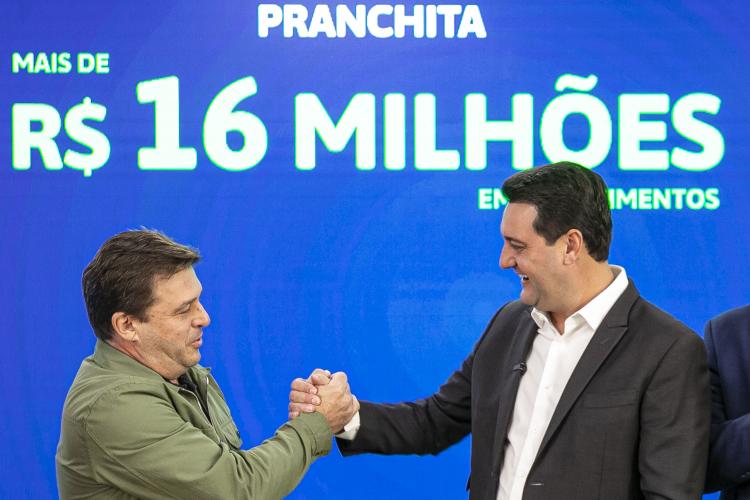 R$ 372 milhões: governador libera recursos para investimentos em 10 municípios