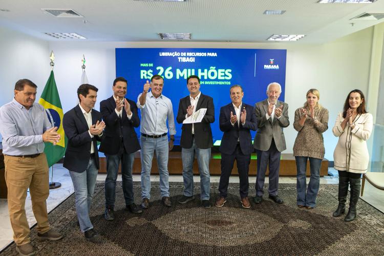 R$ 372 milhões: governador libera recursos para investimentos em 10 municípios