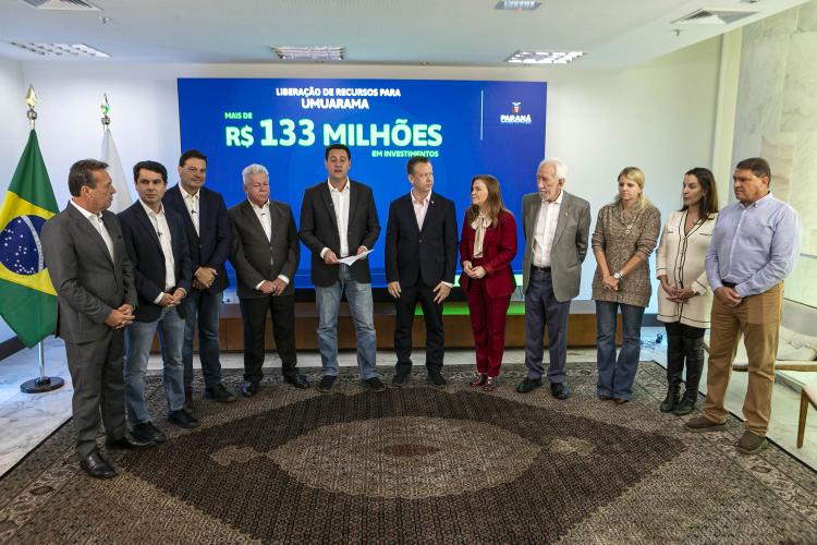 R$ 372 milhões: governador libera recursos para investimentos em 10 municípios