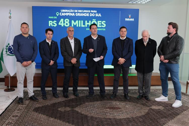 Ratinho Junior confirma R$ 565,6 milhões para 11 municípios do Estado