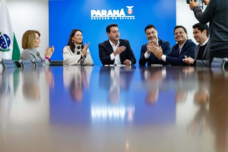 Ratinho Junior anuncia repasse de mais R$ 50 milhões para pavimentação em Ponta Grossa