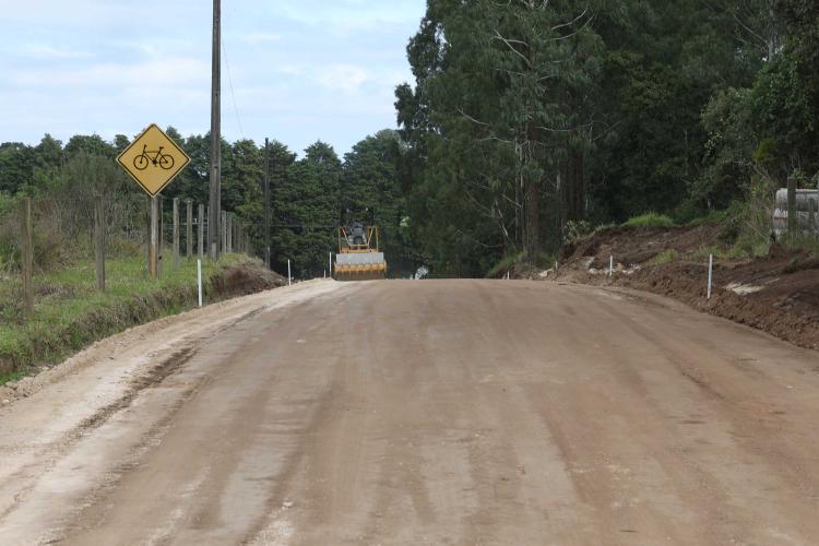 Governador autoriza pavimentação urbana e da Estrada do Buraco do Padre em Ponta Grossa