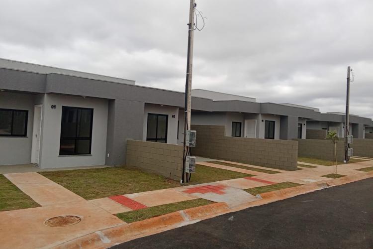 Com apoio do Estado, Ponta Grossa recebe novo condomínio com 47 casas