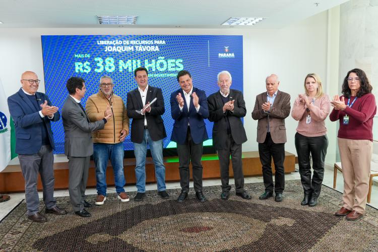 Ratinho Junior confirma mais de R$ 453 milhões para obras em 11 municípios
