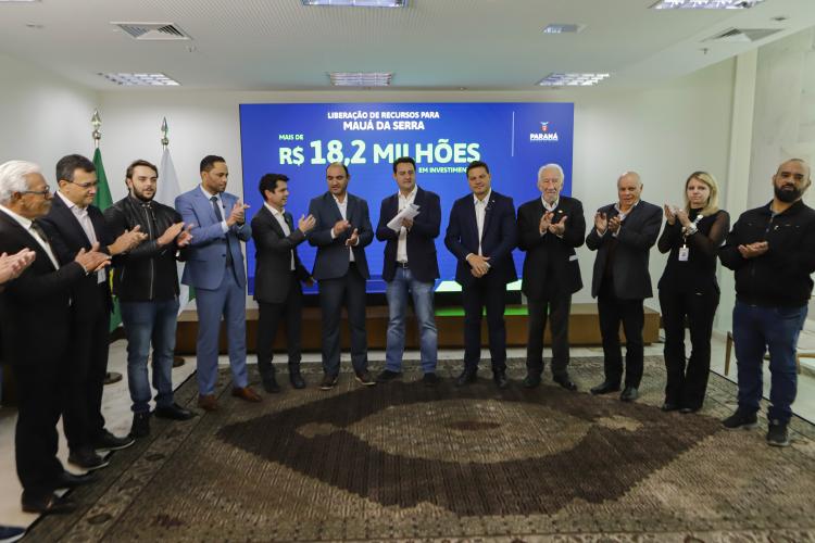 Governador libera R$ 350 milhões para obras e equipamentos em nove cidades