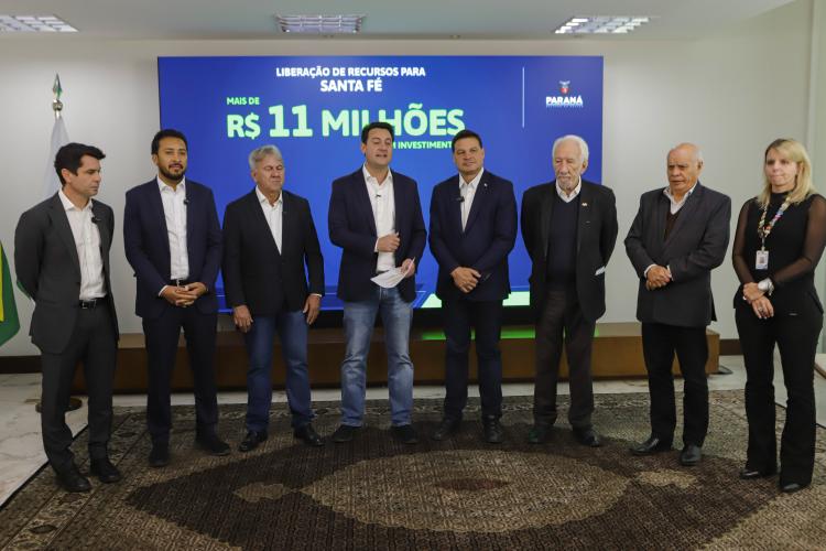 Governador libera R$ 350 milhões para obras e equipamentos em nove cidades