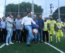 Em Maringá governador entrega Meu Campinho que agrega famílias em esporte e lazer 