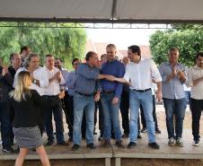 Em Maringá governador entrega Meu Campinho que agrega famílias em esporte e lazer 
