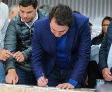 O governador Carlos Massa Ratinho Junior se reúne com prefeitos na sede da Associação dos Municípios do Oeste do Paraná (Amop) em Cascavel nesta sexta-feira (24),  para confirmar recursos do Estado para investimentos nos municípios. No mesmo encontro são anunciados investimentos que a Copel fará na região Oeste nos próximos três anos.   Cascavel, 24/05/2019 -  Foto: Geraldo Bubniak/ANPr