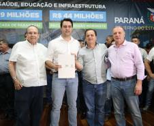 Com o apoio do Estado 26 municípios do Noroeste investem em asfalto, Praças e Escolas