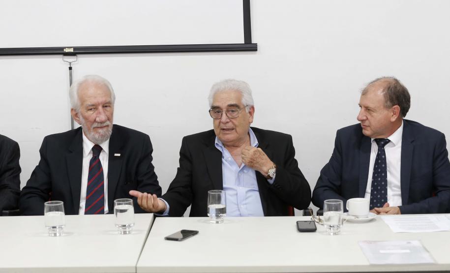 Três secretários tomam posse no Conselho do Paranacidade Posse do Conselho de Administração do Serviço Social Autônomo Paranacidade. Tomaram posse os secretários João Carlos Ortega, secretário do Desenvolvimento Urbano; René de Oliveira Garcia Júnior, secretário da Fazenda e Valdemar Bernardo Jorge, secretário do Planejamento. ? Curitiba, 02/01/2019 - Foto: Arnaldo Alves/ANPr