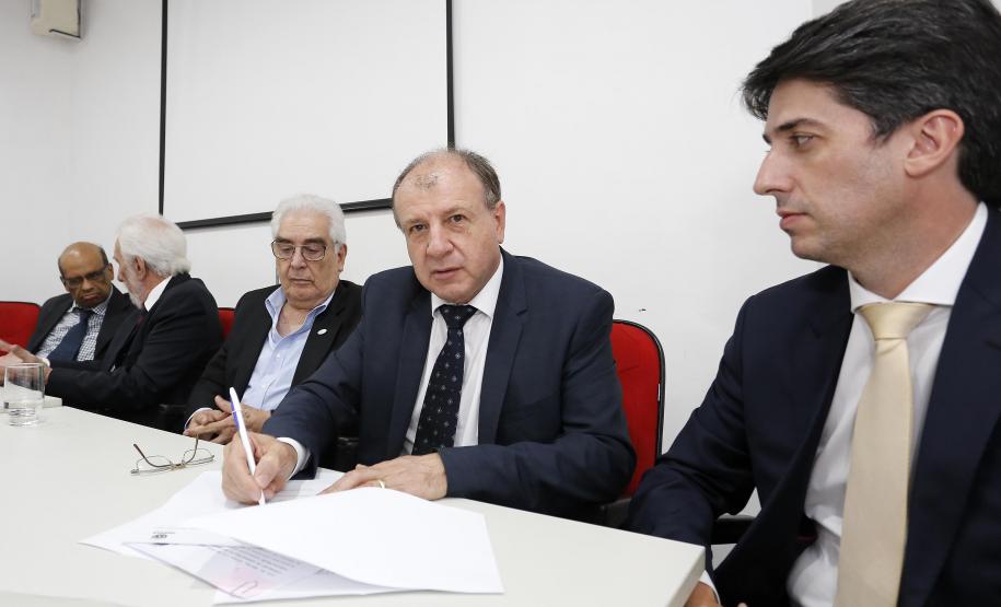 Três secretários tomam posse no Conselho do Paranacidade Posse do Conselho de Administração do Serviço Social Autônomo Paranacidade. Tomaram posse os secretários João Carlos Ortega, secretário do Desenvolvimento Urbano; René de Oliveira Garcia Júnior, secretário da Fazenda e Valdemar Bernardo Jorge, secretário do Planejamento. ? Curitiba, 02/01/2019 - Foto: Arnaldo Alves/ANPr