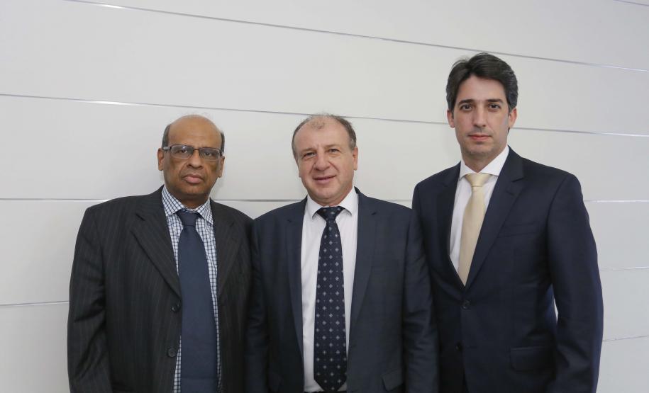 Três secretários tomam posse no Conselho do Paranacidade Posse do Conselho de Administração do Serviço Social Autônomo Paranacidade. Tomaram posse os secretários João Carlos Ortega, secretário do Desenvolvimento Urbano; René de Oliveira Garcia Júnior, secretário da Fazenda e Valdemar Bernardo Jorge, secretário do Planejamento. ? Curitiba, 02/01/2019 - Foto: Arnaldo Alves/ANPr