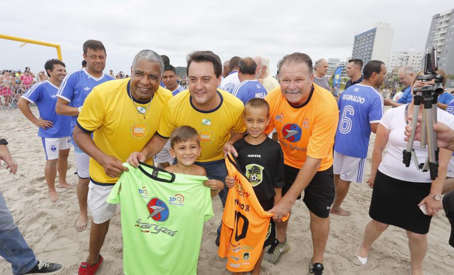 O governador Carlos Massa Ratinho Junior esteve neste sábado (12) em Matinhos, no Litoral do Estado