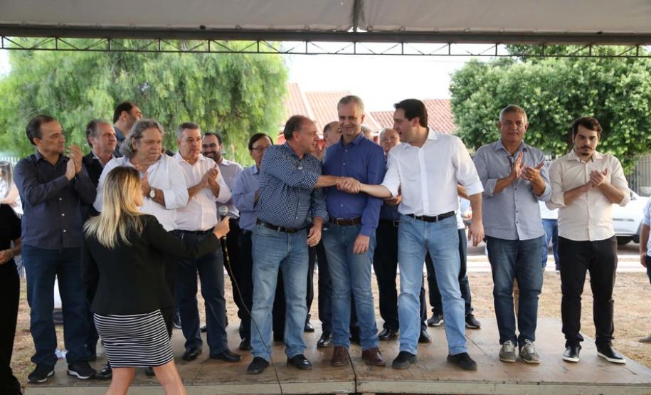 Em Maringá governador entrega Meu Campinho que agrega famílias em esporte e lazer