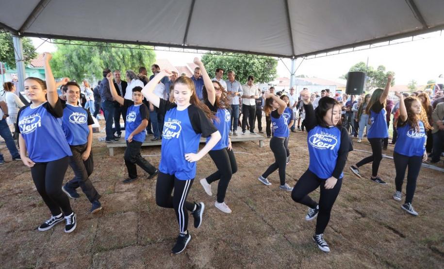 Em Maringá governador entrega Meu Campinho que agrega famílias em esporte e lazer