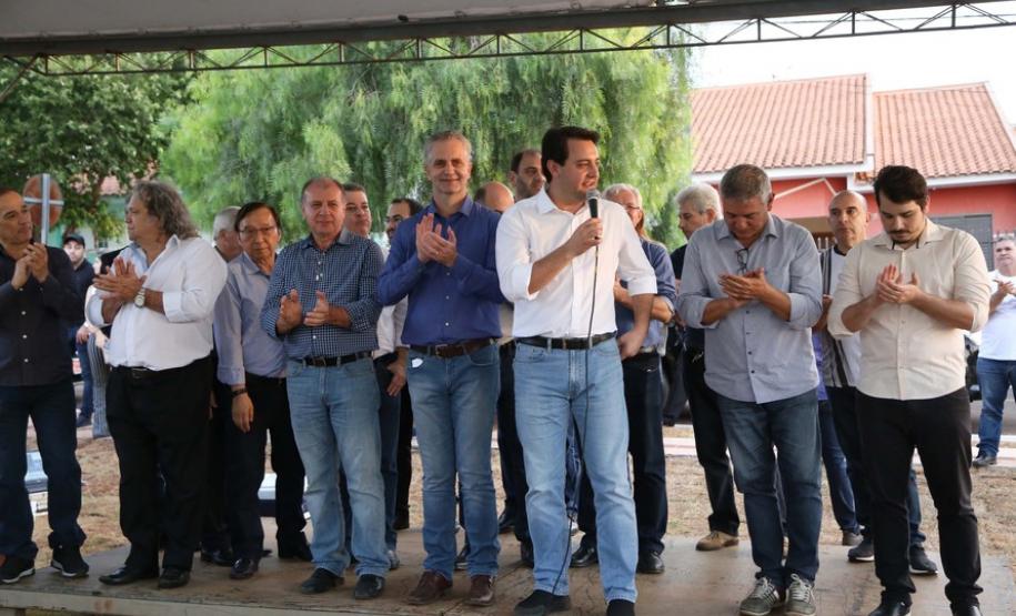 Em Maringá governador entrega Meu Campinho que agrega famílias em esporte e lazer