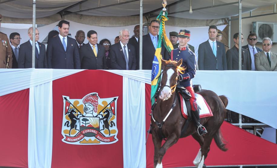 Governador e presidente são condecorados como Heróis da Cavalaria