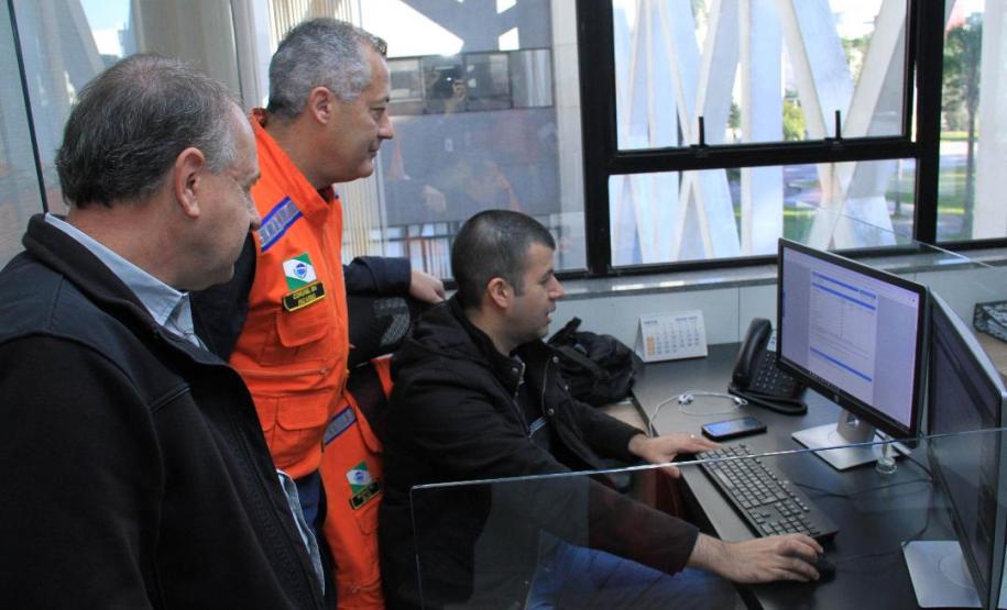 Ortega visita a Coordenadoria Estadual de Proteção e Defesa Civil do Paraná e elogia o trabalho