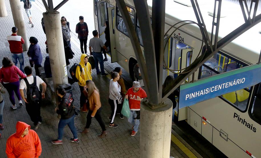 Pinhais ganha nova ligação de ônibus com Curitiba