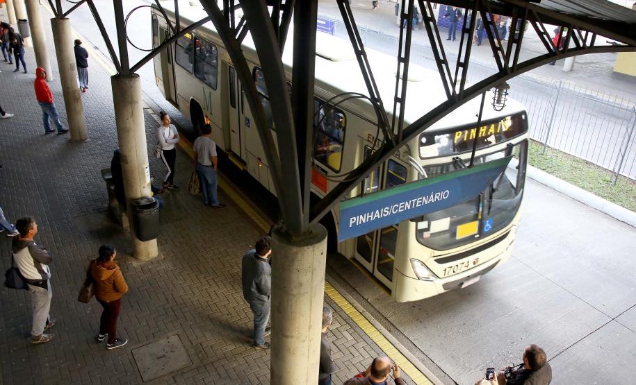 Pinhais ganha nova ligação de ônibus com Curitiba