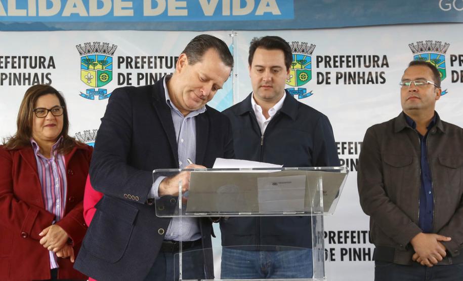 Governo do Paraná garante a Pinhais investimentos em obras, saneamento e escolas