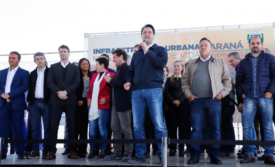 Governador entrega Sistema de Esgoto e autoriza asfalto em Piraquara