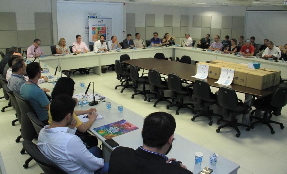 As 399 Prefeituras do Paraná vão receber, pela SEDU, livros sobre Ciclomobilidade