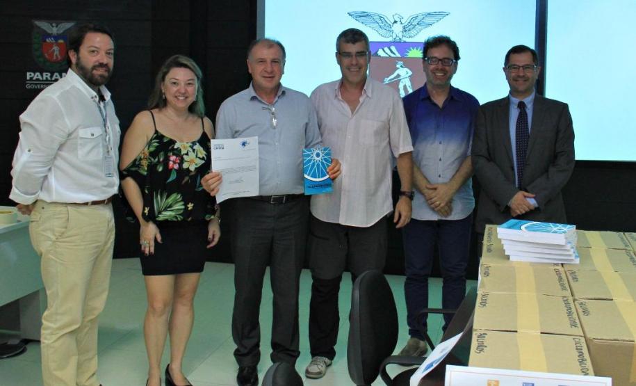 As 399 Prefeituras do Paraná vão receber, pela SEDU, livros sobre Ciclomobilidade