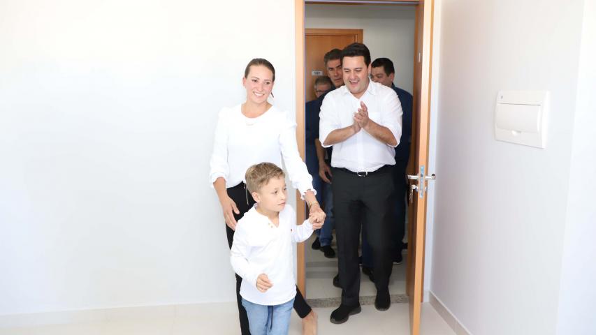 Com apoio do Estado, 85 famílias em Cascavel conquistam casa própria