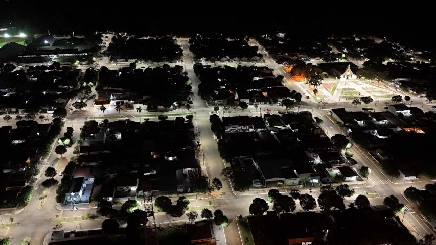 Troca de luminárias tradicionais por LED promove economia de 30% para os municípios