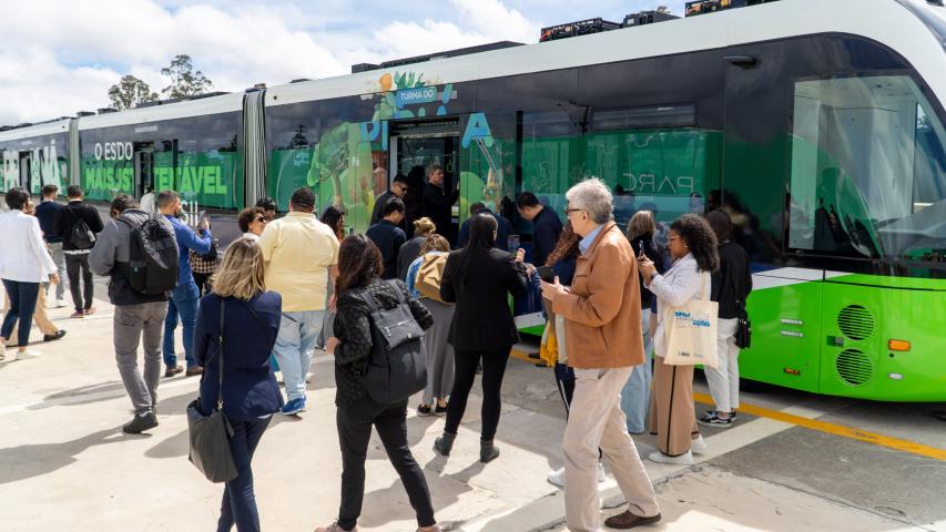 Bonde Urbano Digital trazido pelo Paraná desperta interesse no Brasil e de outros países