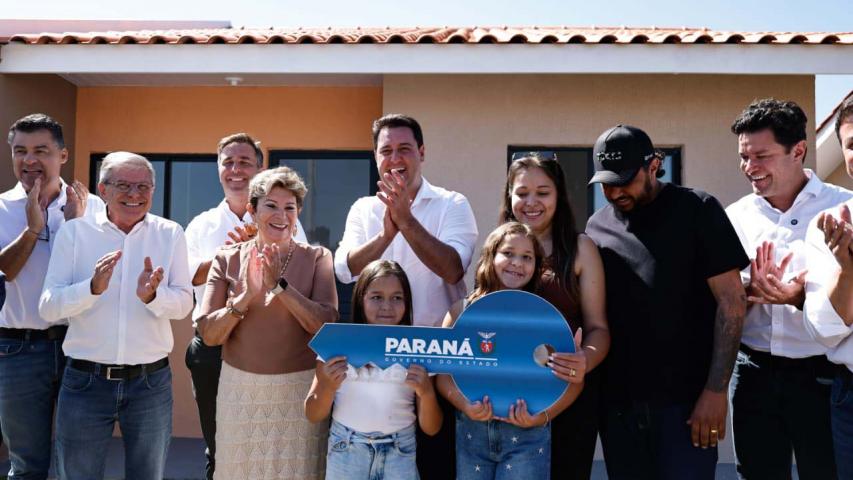 Governador entrega 220 casas em Ponta Grossa com investimento do Casa Fácil