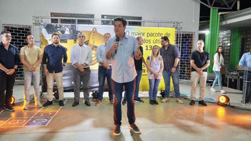 Com R$ 240 milhões do Estado, Colombo acelera pavimentação dos bairros