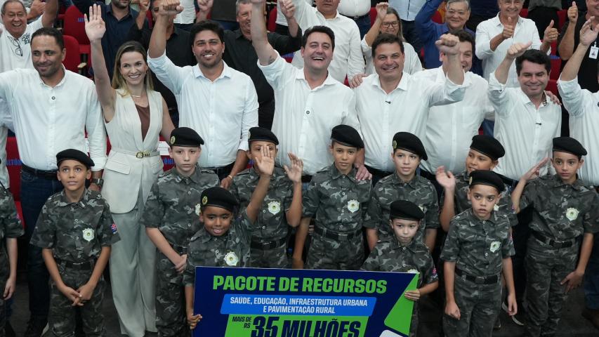 Governador libera R$ 35 milhões para obras urbanas, estradas rurais e maquinários em Altônia