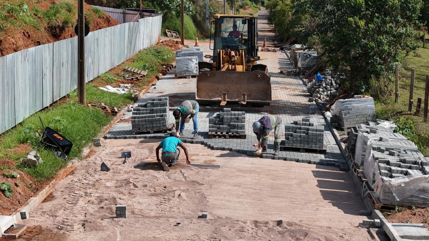 Estado investe R$ 30 milhões e pavimentação da Estrada do Alagados de Ponta Grossa avança em duas etapas