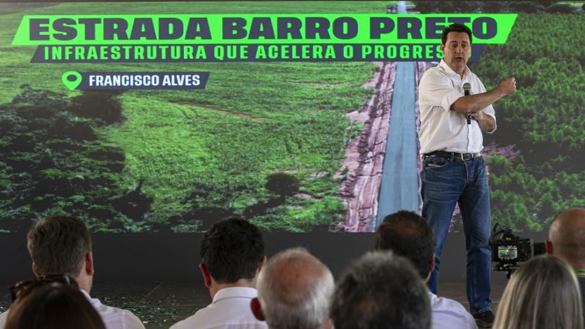 Ratinho Junior inaugura pavimentação da Estrada Rural Barro Preto em Francisco Alves